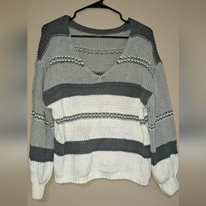 Chic V-Neck Striped Sweater in Gray and White